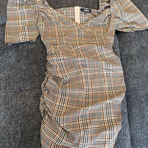 Missguided ruched midi dress - Picture 2 of 4